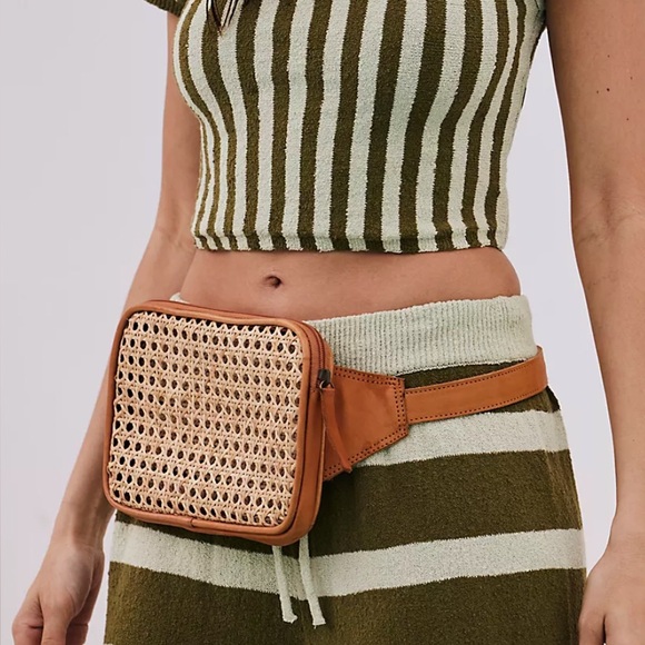 Free People Handbags - 🆕 Free People Beach Bum Bag